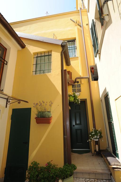 B&B Aurora Domus D'A-Mare Песаро Екстериор снимка